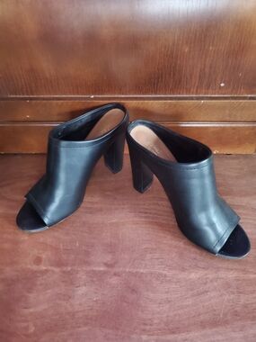 Black Open-Toe Block Heel Mule - Women 8.5